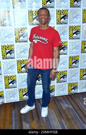 Phil LaMarr beim Photocall zu Hulu Animationsserie Futurama auf der San Diego Comic-Con International 2024 im Hilton Bayfront Hotel. San Diego, 27.07.2024 *** Phil LaMarr beim Fotobesuch für Hulu Zeichentrickserie Futurama auf der San Diego Comic Con International 2024 im Hilton Bayfront Hotel San Diego, 27 07 2024 Foto:xD.xStarbuckx/xFuturexImagex simpsons 4718 Stockfoto