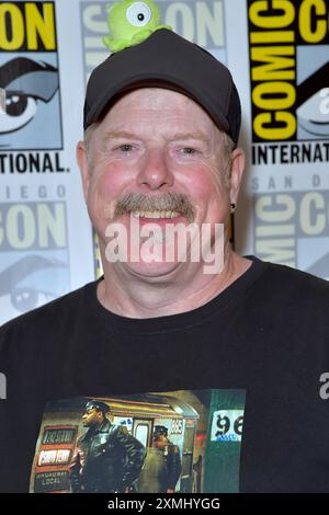 John DiMaggio beim Photocall zu Hulu Animationsserie Futurama auf der San Diego Comic-Con International 2024 im Hilton Bayfront Hotel. San Diego, 27.07.2024 *** John DiMaggio beim Fotobesuch für Hulu Zeichentrickserie Futurama auf der San Diego Comic Con International 2024 im Hilton Bayfront Hotel San Diego, 27 07 2024 Foto:xD.xStarbuckx/xFuturexImagex simpsons 4717 Stockfoto