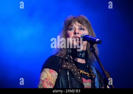 Sängerin Suzi Quatro bei ihrem Auftritt im Rahmen des Festivals Lieder am See 2024 in Franken. Spalt, 27.07.2024 Bayern Deutschland *** Sängerin Suzi Quatro während ihres Auftritts beim Festival Lieder am See 2024 in Franken Spalt, 27 07 2024 Bayern Deutschland Copyright: XDwixAnoraganingrumx Stockfoto