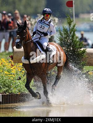 VERSAILLES, FRANKREICH - 28. JULI: Laura Collett und Pferd London 52 aus Großbritannien treten am 2024 28. Juli 2024 im Chateau de Versailles in Versailles an. © diebilderwelt / Alamy Live News Stockfoto