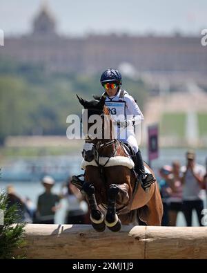 VERSAILLES, FRANKREICH - 28. JULI: Laura Collett und Pferd London 52 aus Großbritannien treten am 2024 28. Juli 2024 im Chateau de Versailles in Versailles an. © diebilderwelt / Alamy Live News Stockfoto