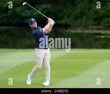 Juli 2024; JCB Golf & amp; Country Club, Rocester, Uttoxeter, England; LIV UK Golf League, Endrunde; Paul Casey von der Crushers GC spielt seinen zweiten Schuss ins erste Loch Credit: Action Plus Sports Images/Alamy Live News Stockfoto