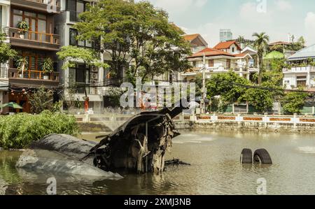 B-52 im Huu Tiep Lake in Hanoi Vietnam abgestürzt Stockfoto