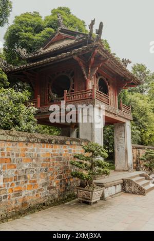 Landschaft im Tempel der Literatur in Hanoi Vietnam Stockfoto