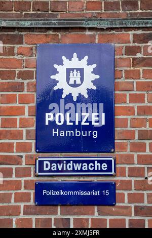 Berühmtes Schild der Davidwache in Spielbudenpl. 31 im Reeperbahn-Gebiet im Stadtteil St. Pauli, Hamburg Stockfoto