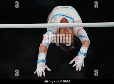 28. Juli 2024: Marine Boyer (Frankreich) tritt in den unebenen Bars in der Bercy Arena in Paris an. Ulrik Pedersen/CSM. (Bild: © Ulrik Pedersen/Cal Sport Media) Stockfoto