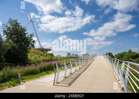 Stockingfield Bridge auf der Radroute 754 am Forth und Clyde Canal - Teil eines aktiven Reisenetzes - Maryhill, Glasgow, Schottland, Großbritannien Stockfoto