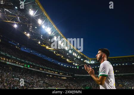 Lissabon, Portugal. Juli 2024. Goncalo Inacio von Sporting CP dankt den Fans während des Freundschaftsspiels zwischen Sporting CP und Athletic Club im Estadio Jose Alvalade. Endstand; Sporting CP 3:0 Athletic Club. (Foto: Henrique Casinhas/SOPA Images/SIPA USA) Credit: SIPA USA/Alamy Live News Stockfoto