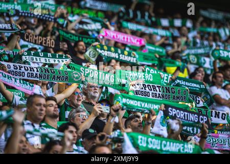 Lissabon, Portugal. Juli 2024. Sporting CP-Fans konnten während des Freundschaftsspiels zwischen Sporting CP und Athletic Club im Estadio Jose Alvalade jubeln. Endstand; Sporting CP 3:0 Athletic Club. (Foto: Henrique Casinhas/SOPA Images/SIPA USA) Credit: SIPA USA/Alamy Live News Stockfoto