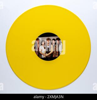 Gelbes Vinyl in limitierter Auflage der 12-Zoll-Single-Version von Never Say Goodbye von Bon Jovi, die 1987 veröffentlicht wurde Stockfoto