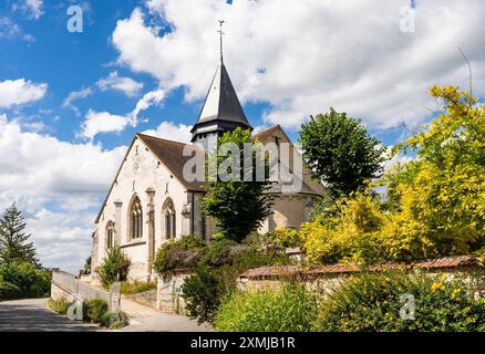 Romanische Kirche Sainte-Radegonde in Giverny, Region Normandie, Frankreich. Der französische Maler Claude Monet ist auf dem Friedhof begraben. Stockfoto