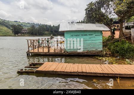 BUNYONYI, UGANDA - 19. MÄRZ 2020: Rutinda-Landeplatz am Bunyonyi-See, Uganda Stockfoto