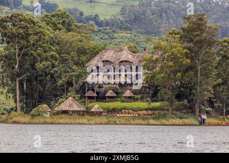 BUNYONYI, UGANDA - 19. MÄRZ 2020: Bird Nest Resort am Bunyonyi See, Uganda Stockfoto