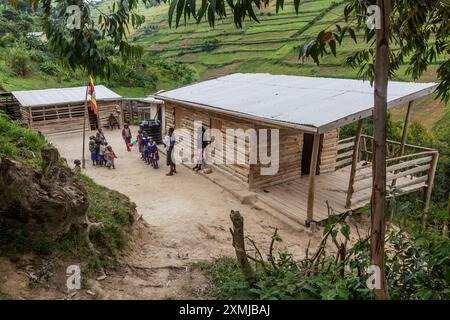 BUNYONYI, UGANDA - 19. MÄRZ 2020: Smiling Hearts Children's Home Waisenhaus in der Nähe des Bunyonyi Lake, Uganda Stockfoto