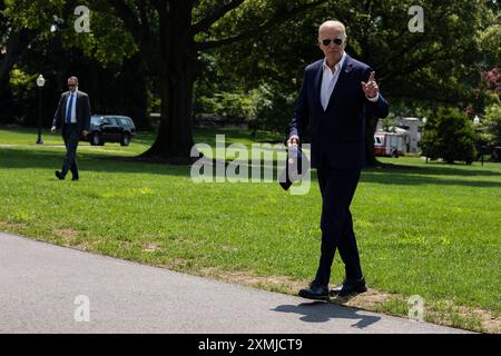 Washington, Usa. Juli 2024. US-Präsident Joe Biden ist auf dem Südrasen des Weißen Hauses angekommen, nachdem er am Sonntag, den 28. Juli, in Washington, DC, angekommen ist. 2024. die USA verpflichteten sich, die gesamte Streitkraft ihres Militärs zur Verteidigung der Verbündeten Japan und Südkorea einzusetzen, als sie mit den beiden ein Abkommen unterzeichneten, um die Gewinne bei der Sicherheitszusammenarbeit zu festigen, bevor Amerika im November seinen nächsten Präsidenten wählt. Foto von Tierney L. Cross/Pool/ABACAPRESS. COM Credit: Abaca Press/Alamy Live News Stockfoto