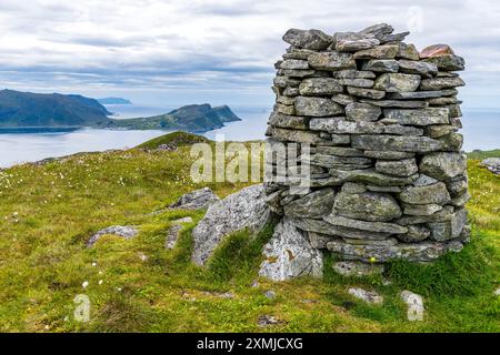 Steindenkmal auf der Insel Runde, Sørøyane Archipel, Herøy, Norwegen Stockfoto