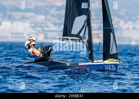 Marseille, Frankreich. Juli 2024. MARSEILLE, FRANKREICH - 29. JULI: Odile van Aanholt aus den Niederlanden, Annette Duetz aus den Niederlanden, am 29. Juli 2023 in Marseille, Frankreich, am 2. Tag des Segelns - Olympische Spiele 2024 in Marseille Marina. (Foto von ICON Sport/BSR Agency) Credit: BSR Agency/Alamy Live News Stockfoto