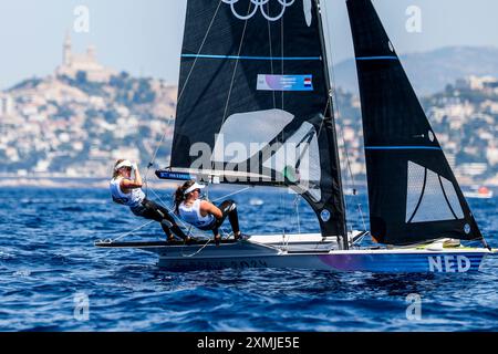 Marseille, Frankreich. Juli 2024. MARSEILLE, FRANKREICH - 29. JULI: Odile van Aanholt aus den Niederlanden, Annette Duetz aus den Niederlanden, am 29. Juli 2023 in Marseille, Frankreich, am 2. Tag des Segelns - Olympische Spiele 2024 in Marseille Marina. (Foto von ICON Sport/BSR Agency) Credit: BSR Agency/Alamy Live News Stockfoto