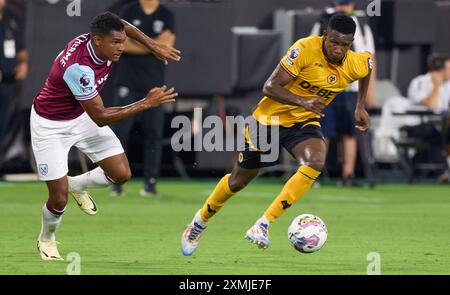 Jacksonville, Florida, USA. Juli 2024. Die englische Premier League ist freundlich, West Ham United gegen Wolverhampton. Luis Guilherme jagt die Wolves Yerson Mosquera. Foto: Tim Davis/Alamy Live News Stockfoto