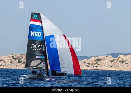 Marseille, Frankreich. Juli 2024. MARSEILLE, FRANKREICH - 29. JULI: Odile van Aanholt aus den Niederlanden, Annette Duetz aus den Niederlanden, am 29. Juli 2023 in Marseille, Frankreich, am 2. Tag des Segelns - Olympische Spiele 2024 in Marseille Marina. (Foto von ICON Sport/BSR Agency) Credit: BSR Agency/Alamy Live News Stockfoto