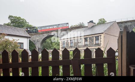 Ein einmaliges historisches Eisenbahnabenteuer zum Gipfel von Snowdon, Yr Wyddfa, dem majestätischen Berg mit atemberaubender Aussicht. Stockfoto