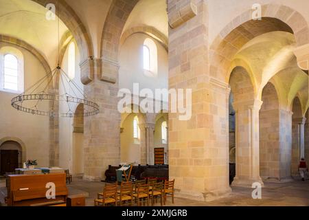 Lippoldsberg das Kloster Lippoldsberg mit der Kirche St. Georg und Maria, ist ein ehemaliges Kloster der Benediktinerinnen, das den Ursprung des Ortes Lippoldsberg an der Weser im nördlichen Hessen bildete. Lippoldsberg Hessen Deutschland *** Lippoldsberg das Kloster Lippoldsberg mit der Kirche St. Georg und Maria ist ein ehemaliges Benediktinerkloster, das den Ursprung des Dorfes Lippoldsberg an der Weser in Nordhessen Lippoldsberg Hessen Deutschland Kloster Lippoldsberg 00213 bildete Stockfoto