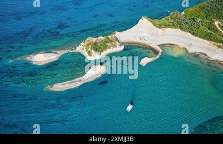 Korfu, 10. Juni 2024: Ionische Inseln in Griechenland Korfu. Panoramablick auf die atemberaubende Aussicht auf Cape Drastis Stockfoto