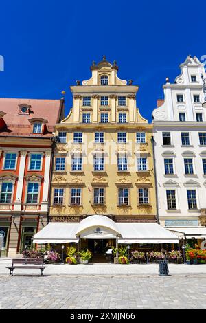 Historisches Mietshaus aus dem 16. Jahrhundert und Dwor Polski Hotel und Restaurant, Marktplatz, Altstadt, Breslau, Schlesien, Polen Stockfoto