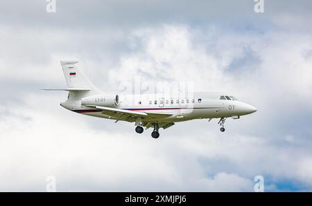 Zürich, Schweiz, 15. Juni 2024: Die Delegation aus Slowenien reist in einem Dassault Falcon 2000EX zur Ukraine-Friedenskonferenz. Das Flugzeug ist Stockfoto