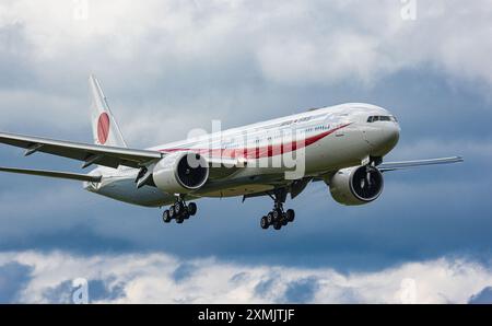 Zürich, Schweiz, 15. Juni 2024: Eine Boeing 777-3SBER(BBJ) bringt die Delegation aus Japan zur Ukraine-Friedenskonferenz in der Schweiz. Der Aircr Stockfoto