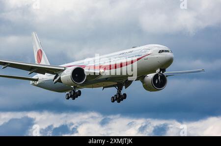 Zürich, Schweiz, 15. Juni 2024: Eine Boeing 777-3SBER(BBJ) bringt die Delegation aus Japan zur Ukraine-Friedenskonferenz in der Schweiz. Der Aircr Stockfoto