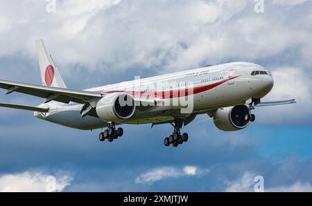 Zürich, Schweiz, 15. Juni 2024: Eine Boeing 777-3SBER(BBJ) bringt die Delegation aus Japan zur Ukraine-Friedenskonferenz in der Schweiz. Der Aircr Stockfoto