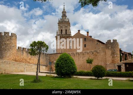 Die mittelalterliche spanische Stadt El Burgo de Osma und ihre Kathedrale in der Provinz Soria Castile und Leon Spanien Stockfoto