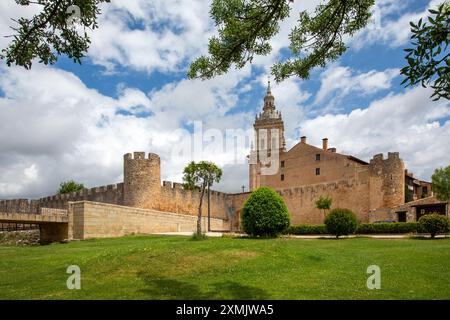 Die mittelalterliche spanische Stadt El Burgo de Osma und ihre Kathedrale in der Provinz Soria Castile und Leon Spanien Stockfoto