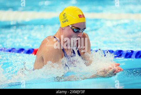 Paris, Frankreich. Juli 2024. Schweden Sophie Hansson wurde während des Halbfinales der 100-m-Breastsrokes der Frauen beim Schwimmwettbewerb bei den Olympischen Spielen 2024 in Paris am Sonntag, den 28. Juli 2024, in Aktion gezeigt. Die Spiele der XXXIII. Olympiade finden vom 26. Juli bis 11. August in Paris statt. Die belgische Delegation zählt 165 Athleten, die in 21 Sportarten antreten. BELGA FOTO BENOIT DOPPAGNE Credit: Belga News Agency/Alamy Live News Stockfoto