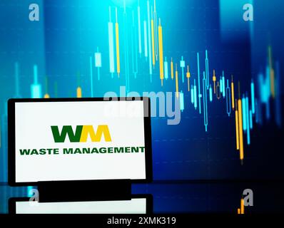 Deutschland – 28. Juli 2024: In dieser Abbildung wird das Logo von Waste Management, Inc. Auf einem Tablet angezeigt. Stockfoto