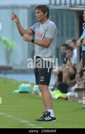 Castel di Sangro, Italien, 28. juli ,2024 Antonio Conte von SSC Napoli Gesten während des Fußball-Freundschaftsspiels zwischen SSC Napoli gegen KF Egnatia:Agostino Gemito/ Alamy Live News Stockfoto