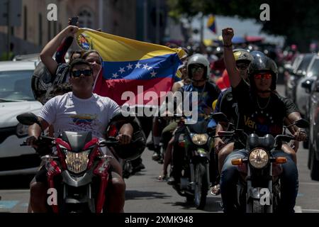 AM - MANAUS - 07/28/2024 - MANAUS, AMAZONAS, WAHLEN IN VENEZUELA, pro-OPPOSITION ACT - venezolanische Einwanderer mit Wohnsitz in Manaus, veranstaltete am frühen Nachmittag dieses Sonntags (28) eine pro-Opposition-Veranstaltung in Largo de Sao Sebastiao, Zentrum der Hauptstadt Amazonas. Die Veranstaltung fand am Tag der venezolanischen Wahlen statt und fand in mehreren Städten in Brasilien und auf der ganzen Welt statt, was die Unterstützung der Oppositionskandidaten für den derzeitigen Präsidenten Nicolas Maduro zum Ausdruck brachte. Nach Angaben des Netzwerks der Venezolaner in Brasilien hat das Land rund 560.000 Einwanderer, von denen weniger als tausend in der Lage sind, regi zu erreichen Stockfoto