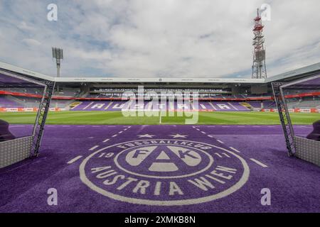 Symbolbild Fußballstadion, grüne Spielfläche, leere Tribünen, überdachte Zuschauerbereiche, lila Sitze, Sportarena, Österreich, Generali Arena, Wien, Sportveranstaltungen, professionelle Fußballspiele, Stadionarchitektur, Flutlichtmasten, Spielfeld, Sportstätte, Österreich, Österreich *** Symbolbild Fußballstadion, grüne Spielfläche, leere Plätze, überdachte Zuschauerbereiche, lila Sitze, Sportarena, Österreich, Generali Arena, Wien, Sportveranstaltungen, professionelle Fußballspiele, Stadionarchitektur, Flutlichtmasten, Spielfeld, Sportanlage, Österreich, Österreich Copyright: xArnexAmbergx Stockfoto