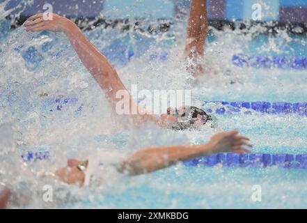 Paris, Frankreich. Juli 2024. Hunter Armstrong aus den USA tritt 100 am Sonntag, den 28. Juli 2024, im Halbfinale mit Rückschlag bei den Olympischen Spielen 2024 in Paris in der La Defense Arena in Paris an. Foto: Richard Ellis/UPI Credit: UPI/Alamy Live News Stockfoto