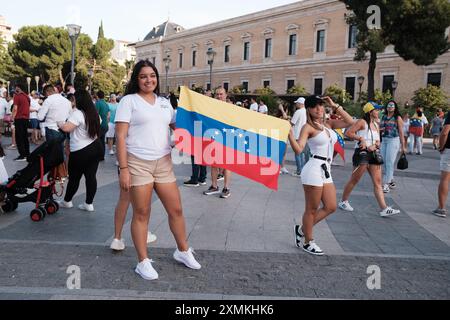 Mehrere Personen während der Demonstration für die Mobilisierung der Hoffnung für die Karawane der Freiheit bei den bevorstehenden Wahlen in Venezuela auf der Plaza de Stockfoto