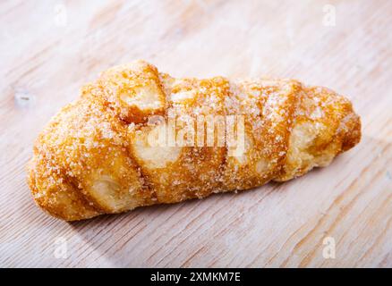 Katalanische süße Brötchen mit Puderzucker und Zucker. Spanisches Gericht Stockfoto