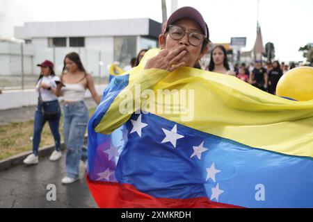 UIO POL MARCHAVENEZUELA Quito, 28. Juli 2024 venezolanische Bürger gehen auf die Straßen von Quito, um ihre Stimme über die Präsidentschaftswahlen im Nachbarland API JUAN RUIZ CONDOR POL UIO POL MARCHAVENEZUELA 571d6414de793d2d69f37039496dfc92 zu erheben Copyright: XJuanxRuizxCondorx Stockfoto