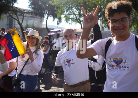 UIO POL MARCHAVENEZUELA Quito, 28. Juli 2024 venezolanische Bürger gehen auf die Straßen von Quito, um ihre Stimme über die Präsidentschaftswahlen im Nachbarland API JUAN RUIZ CONDOR POL UIO POL MARCHAVENEZUELA 89a8d1541f9367ffd1c64ed47f1641a4 Copyright: XJuanxRuizxCondorx Stockfoto