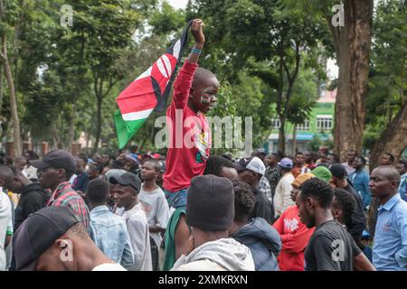 Nakuru, Kenia. Juli 2024. Ein Kind während des Gedenkkonzerts, um all jenen zu gedenken, die im Juni und Juli im ganzen Land bei Steuererhöhungen und regierungsfeindlichen Demonstrationen ihr Leben verloren haben. Die Polizei wurde für das Verschwinden und den Tod von über 60 Demonstranten beschuldigt, die sich in großer Zahl versammelten, um gegen Steuererhöhungen und schlechte Regierungsführung zu protestieren. Quelle: SOPA Images Limited/Alamy Live News Stockfoto