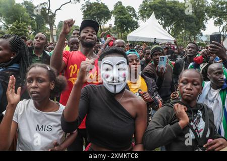 Nakuru, Kenia. Juli 2024. Kenianische Jugendliche nehmen an einem Gedenkkonzert Teil, um all jenen zu gedenken, die während der Steuererhöhung und regierungsfeindlichen Demonstrationen im ganzen Land im Juni und Juli ihr Leben in den Händen der Strafverfolgungsbehörden verloren haben. Die Polizei wurde für das Verschwinden und den Tod von über 60 Demonstranten beschuldigt, die sich in großer Zahl versammelten, um gegen Steuererhöhungen und schlechte Regierungsführung zu protestieren. (Foto: James Wakibia/SOPA Images/SIPA USA) Credit: SIPA USA/Alamy Live News Stockfoto