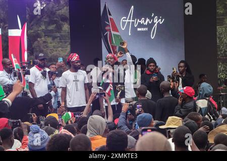 Nakuru, Kenia. Juli 2024. Entertainer treten bei einem Gedenkkonzert auf, das im Juni und Juli im ganzen Land bei Steuererhöhungen und regierungsfeindlichen Demonstrationen ums Leben gekommen ist. Die Polizei wurde für das Verschwinden und den Tod von über 60 Demonstranten beschuldigt, die sich in großer Zahl versammelten, um gegen Steuererhöhungen und schlechte Regierungsführung zu protestieren. (Foto: James Wakibia/SOPA Images/SIPA USA) Credit: SIPA USA/Alamy Live News Stockfoto