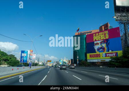 Caracas, Miranda, Venezuela. Juli 2024. Tag der Präsidentschaftswahl in Venezuela, an dem der derzeitige Präsident Nicolas Maduro und der Oppositionskandidat Edmundo Gonzalez Urrutia (Credit Image: © Jimmy Villalta/ZUMA Press Wire) NUR REDAKTIONELLE VERWENDUNG FINDET! Nicht für kommerzielle ZWECKE! Stockfoto