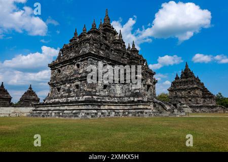 Plaosan Tempel in Yogyakarta, unter dem klaren und klaren blauen Himmel Stockfoto