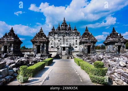 Plaosan Tempel in Yogyakarta, unter dem klaren und klaren blauen Himmel Stockfoto